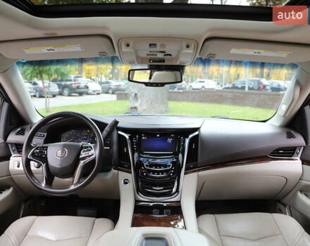 Кадиллак Эскалейд 2014 в Харькове на Automoto.ua Бежевый Кадиллак Эскалейд, объемом двигателя 6.2 л и пробегом 101 тыс. км за 31500 $, фото 13 на Automoto.ua