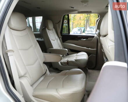 Кадиллак Эскалейд 2014 в Харькове на Automoto.ua Бежевый Кадиллак Эскалейд, объемом двигателя 6.2 л и пробегом 101 тыс. км за 31500 $, фото 10 на Automoto.ua