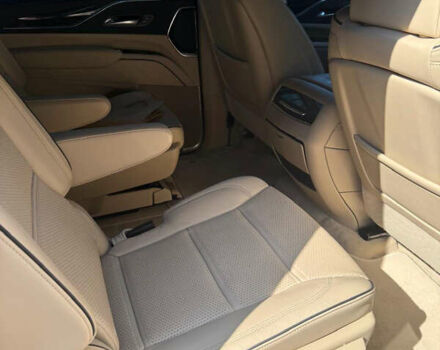 Бежевый Кадиллак Эскалейд, объемом двигателя 6.16 л и пробегом 35 тыс. км за 110000 $, фото 6 на Automoto.ua