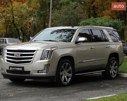 Бежевий Каділак Ескалейд, об'ємом двигуна 6.2 л та пробігом 101 тис. км за 31500 $, фото 1 на Automoto.ua