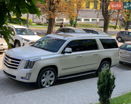 Бежевий Каділак Ескалейд, об'ємом двигуна 6.16 л та пробігом 206 тис. км за 43500 $, фото 1 на Automoto.ua