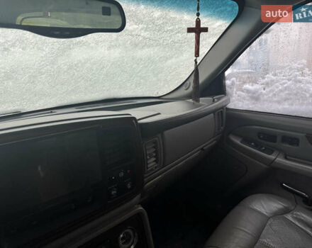 Черный Кадиллак Эскалейд, объемом двигателя 6 л и пробегом 212 тыс. км за 16000 $, фото 28 на Automoto.ua