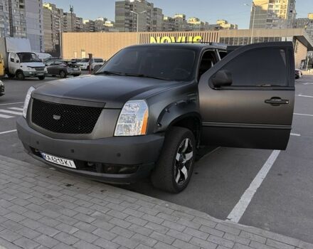 Черный Кадиллак Эскалейд, объемом двигателя 6.2 л и пробегом 205 тыс. км за 12500 $, фото 7 на Automoto.ua