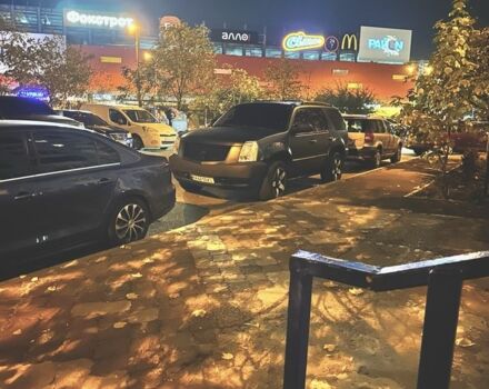 Черный Кадиллак Эскалейд, объемом двигателя 6.2 л и пробегом 205 тыс. км за 12500 $, фото 2 на Automoto.ua