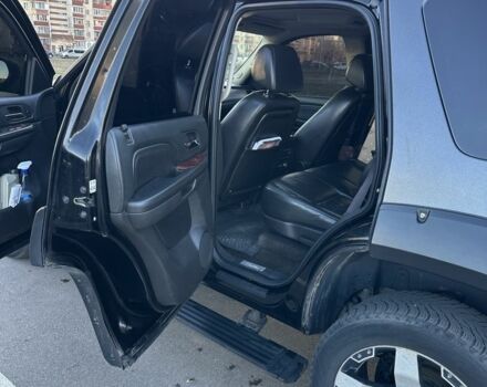 Черный Кадиллак Эскалейд, объемом двигателя 6.2 л и пробегом 205 тыс. км за 12500 $, фото 6 на Automoto.ua