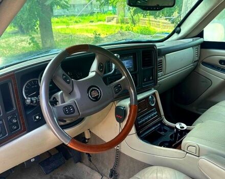 Черный Кадиллак Эскалейд, объемом двигателя 6 л и пробегом 100 тыс. км за 13200 $, фото 6 на Automoto.ua