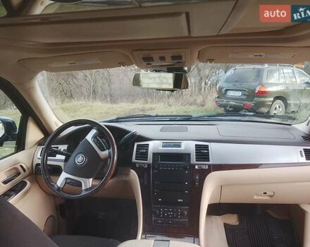 Черный Кадиллак Эскалейд, объемом двигателя 6.2 л и пробегом 230 тыс. км за 8900 $, фото 13 на Automoto.ua