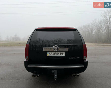 Чорний Каділак Ескалейд, об'ємом двигуна 6.2 л та пробігом 250 тис. км за 14000 $, фото 16 на Automoto.ua