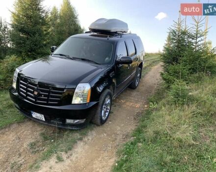 Черный Кадиллак Эскалейд, объемом двигателя 6.2 л и пробегом 200 тыс. км за 15300 $, фото 6 на Automoto.ua