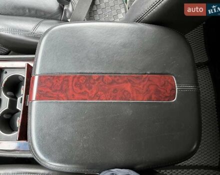 Чорний Каділак Ескалейд, об'ємом двигуна 6.16 л та пробігом 244 тис. км за 14150 $, фото 6 на Automoto.ua