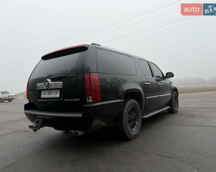 Чорний Каділак Ескалейд, об'ємом двигуна 6.2 л та пробігом 250 тис. км за 14000 $, фото 17 на Automoto.ua