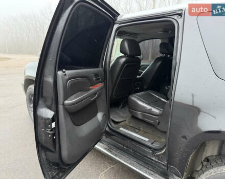 Чорний Каділак Ескалейд, об'ємом двигуна 6.2 л та пробігом 250 тис. км за 14000 $, фото 25 на Automoto.ua