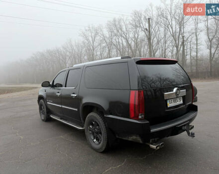 Чорний Каділак Ескалейд, об'ємом двигуна 6.2 л та пробігом 250 тис. км за 14000 $, фото 13 на Automoto.ua