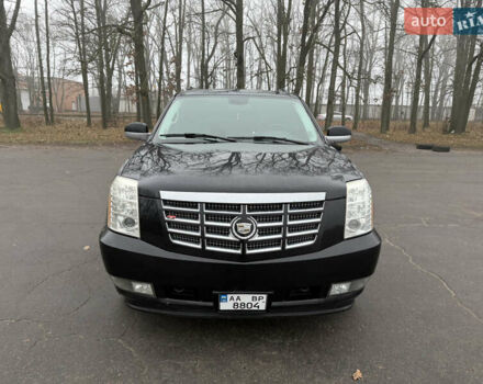 Чорний Каділак Ескалейд, об'ємом двигуна 6.2 л та пробігом 250 тис. км за 14000 $, фото 2 на Automoto.ua