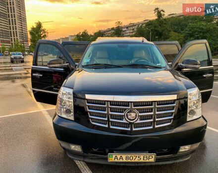 Черный Кадиллак Эскалейд, объемом двигателя 6.2 л и пробегом 180 тыс. км за 46830 $, фото 7 на Automoto.ua