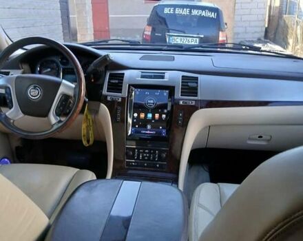 Чорний Каділак Ескалейд, об'ємом двигуна 6.2 л та пробігом 115 тис. км за 12500 $, фото 10 на Automoto.ua