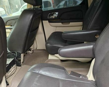 Черный Кадиллак Эскалейд, объемом двигателя 6.2 л и пробегом 167 тыс. км за 11000 $, фото 10 на Automoto.ua