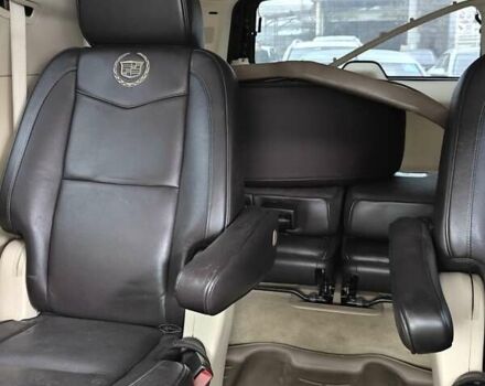 Черный Кадиллак Эскалейд, объемом двигателя 6.2 л и пробегом 167 тыс. км за 11000 $, фото 5 на Automoto.ua