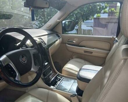 Чорний Каділак Ескалейд, об'ємом двигуна 6.2 л та пробігом 115 тис. км за 12500 $, фото 4 на Automoto.ua