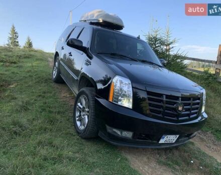 Черный Кадиллак Эскалейд, объемом двигателя 6.2 л и пробегом 200 тыс. км за 15300 $, фото 7 на Automoto.ua
