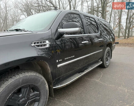 Чорний Каділак Ескалейд, об'ємом двигуна 6.2 л та пробігом 250 тис. км за 14000 $, фото 8 на Automoto.ua