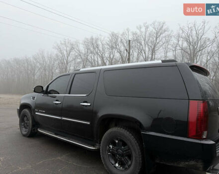 Чорний Каділак Ескалейд, об'ємом двигуна 6.2 л та пробігом 250 тис. км за 14000 $, фото 23 на Automoto.ua