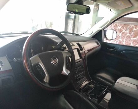 Черный Кадиллак Эскалейд, объемом двигателя 6.2 л и пробегом 180 тыс. км за 12999 $, фото 5 на Automoto.ua