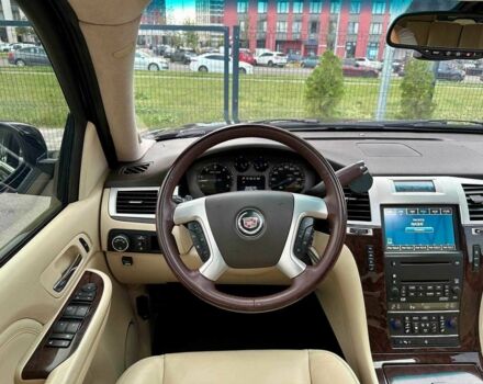 Черный Кадиллак Эскалейд, объемом двигателя 6.2 л и пробегом 201 тыс. км за 18500 $, фото 14 на Automoto.ua