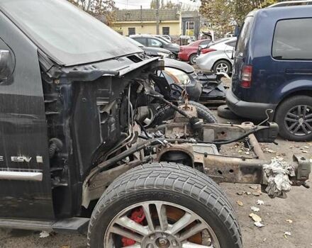 Черный Кадиллак Эскалейд, объемом двигателя 6.2 л и пробегом 167 тыс. км за 11000 $, фото 12 на Automoto.ua