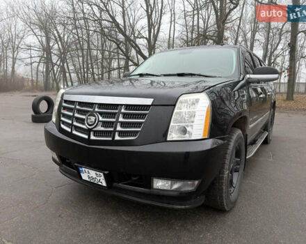 Чорний Каділак Ескалейд, об'ємом двигуна 6.2 л та пробігом 250 тис. км за 14000 $, фото 1 на Automoto.ua