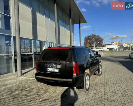 Черный Кадиллак Эскалейд, объемом двигателя 6.16 л и пробегом 187 тыс. км за 17455 $, фото 1 на Automoto.ua