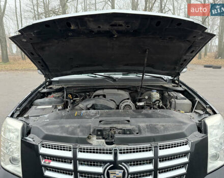 Чорний Каділак Ескалейд, об'ємом двигуна 6.2 л та пробігом 250 тис. км за 14000 $, фото 28 на Automoto.ua