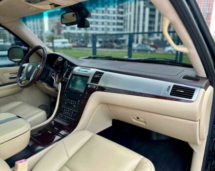 Черный Кадиллак Эскалейд, объемом двигателя 6.2 л и пробегом 201 тыс. км за 18500 $, фото 20 на Automoto.ua