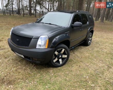 Чорний Каділак Ескалейд, об'ємом двигуна 6.2 л та пробігом 180 тис. км за 12000 $, фото 36 на Automoto.ua