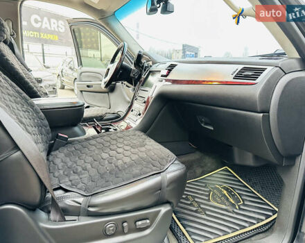 Черный Кадиллак Эскалейд, объемом двигателя 6.16 л и пробегом 255 тыс. км за 14900 $, фото 22 на Automoto.ua