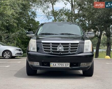 Чорний Каділак Ескалейд, об'ємом двигуна 6.2 л та пробігом 307 тис. км за 11500 $, фото 2 на Automoto.ua