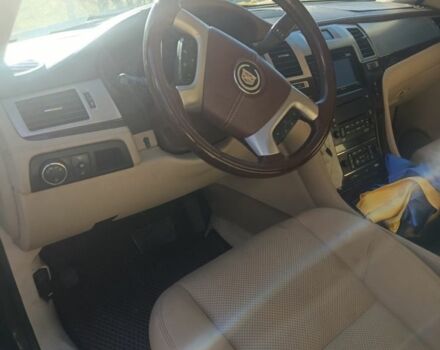Черный Кадиллак Эскалейд, объемом двигателя 0 л и пробегом 240 тыс. км за 8000 $, фото 6 на Automoto.ua