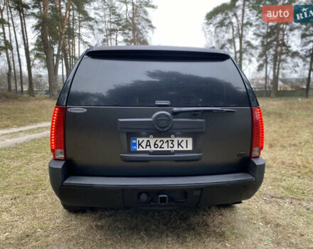 Чорний Каділак Ескалейд, об'ємом двигуна 6.2 л та пробігом 180 тис. км за 12000 $, фото 20 на Automoto.ua