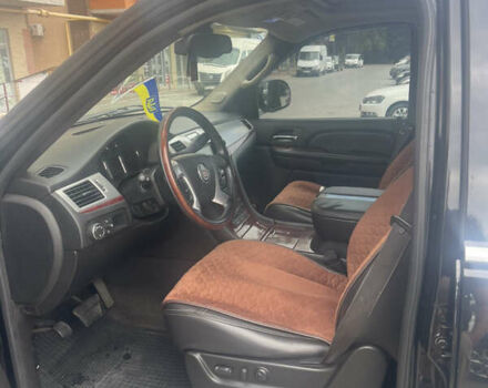 Черный Кадиллак Эскалейд, объемом двигателя 6.2 л и пробегом 270 тыс. км за 17777 $, фото 6 на Automoto.ua