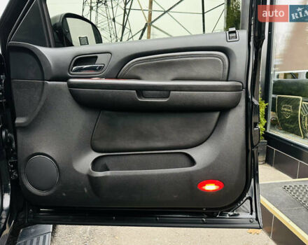 Черный Кадиллак Эскалейд, объемом двигателя 6.16 л и пробегом 255 тыс. км за 14900 $, фото 24 на Automoto.ua