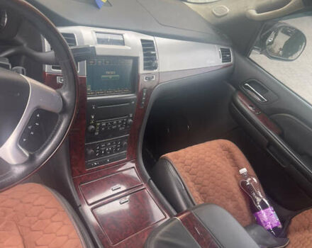 Черный Кадиллак Эскалейд, объемом двигателя 6.2 л и пробегом 270 тыс. км за 17777 $, фото 7 на Automoto.ua