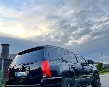 Чорний Каділак Ескалейд, об'ємом двигуна 6.2 л та пробігом 156 тис. км за 15000 $, фото 3 на Automoto.ua