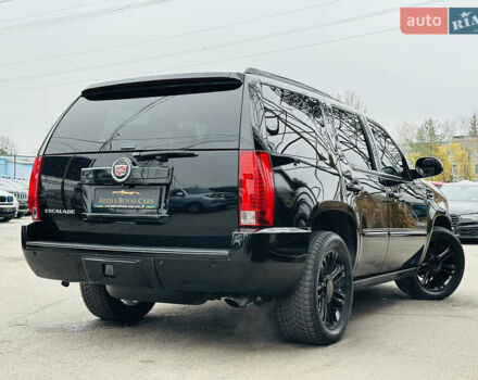 Черный Кадиллак Эскалейд, объемом двигателя 6.16 л и пробегом 255 тыс. км за 14900 $, фото 1 на Automoto.ua