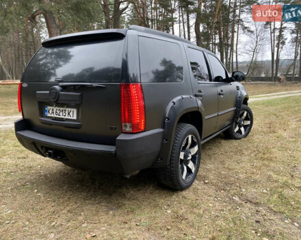 Чорний Каділак Ескалейд, об'ємом двигуна 6.2 л та пробігом 180 тис. км за 12000 $, фото 43 на Automoto.ua