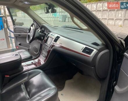 Кадиллак Эскалейд 2008 в Днепре (Днепропетровске) на Automoto.ua Черный Кадиллак Эскалейд, объемом двигателя 6 л и пробегом 154 тыс. км за 20000 $, фото 48 на Automoto.ua