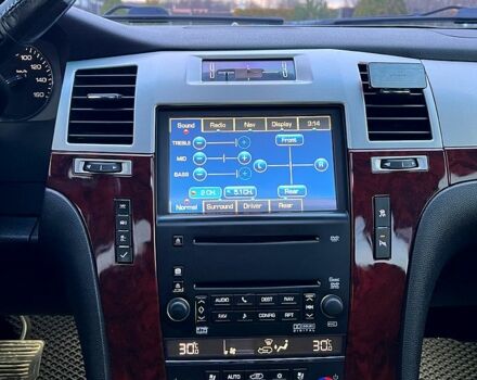 Чорний Каділак Ескалейд, об'ємом двигуна 6.2 л та пробігом 156 тис. км за 15000 $, фото 9 на Automoto.ua