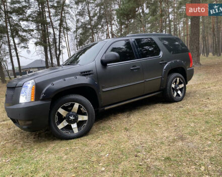 Чорний Каділак Ескалейд, об'ємом двигуна 6.2 л та пробігом 180 тис. км за 12000 $, фото 38 на Automoto.ua