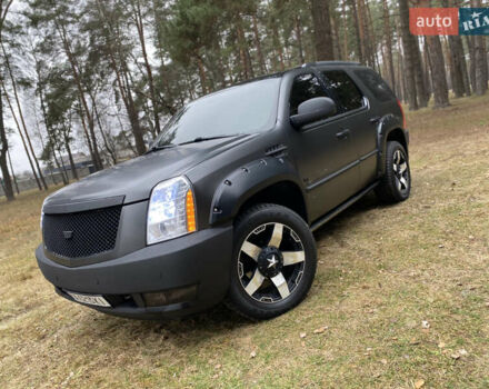 Чорний Каділак Ескалейд, об'ємом двигуна 6.2 л та пробігом 180 тис. км за 12000 $, фото 35 на Automoto.ua