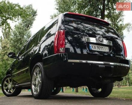 Чорний Каділак Ескалейд, об'ємом двигуна 6.2 л та пробігом 230 тис. км за 22999 $, фото 11 на Automoto.ua