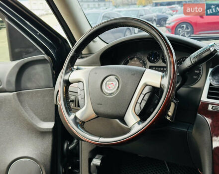 Черный Кадиллак Эскалейд, объемом двигателя 6.16 л и пробегом 255 тыс. км за 14900 $, фото 21 на Automoto.ua